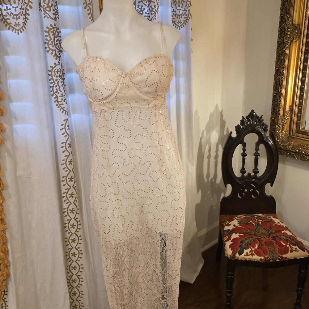 PrettyLittleThing Cream Lace Sheer Chemise Slip - Picture 7 of 8